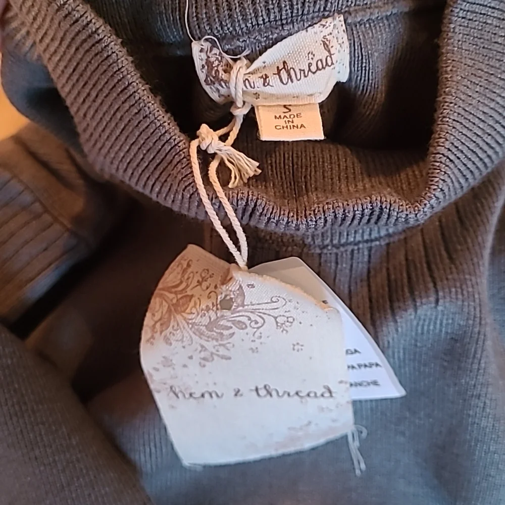 Lace cuff sweater - Picture 3 of 4